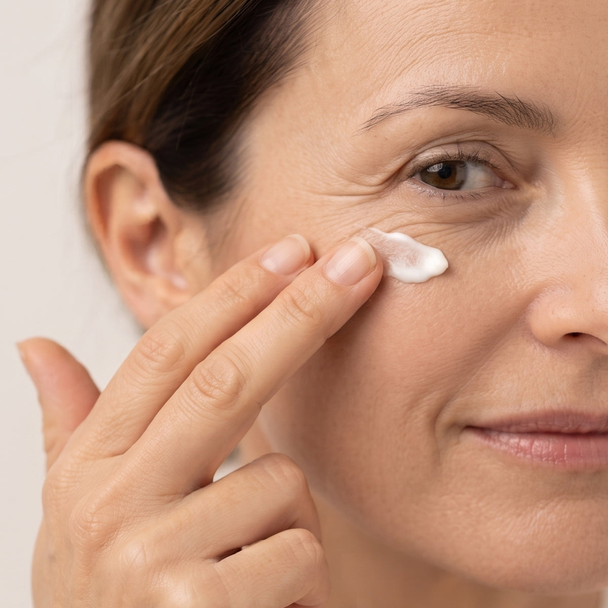 Soaviva Nutrimento Crema Occhi Riempitiva Ultra Repair Latte d'Asina 30 ml — applicazione